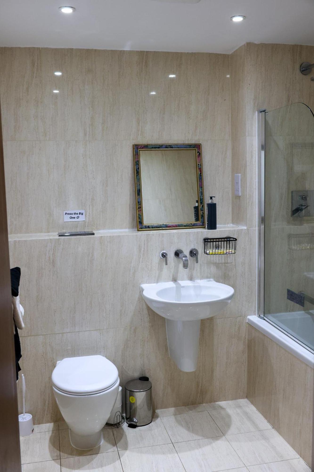 Centrally Located 1Br Apt Near Edg Cricket, University Of Bham, Priory Hospital & Cannon Hill Park Birmingham Kültér fotó