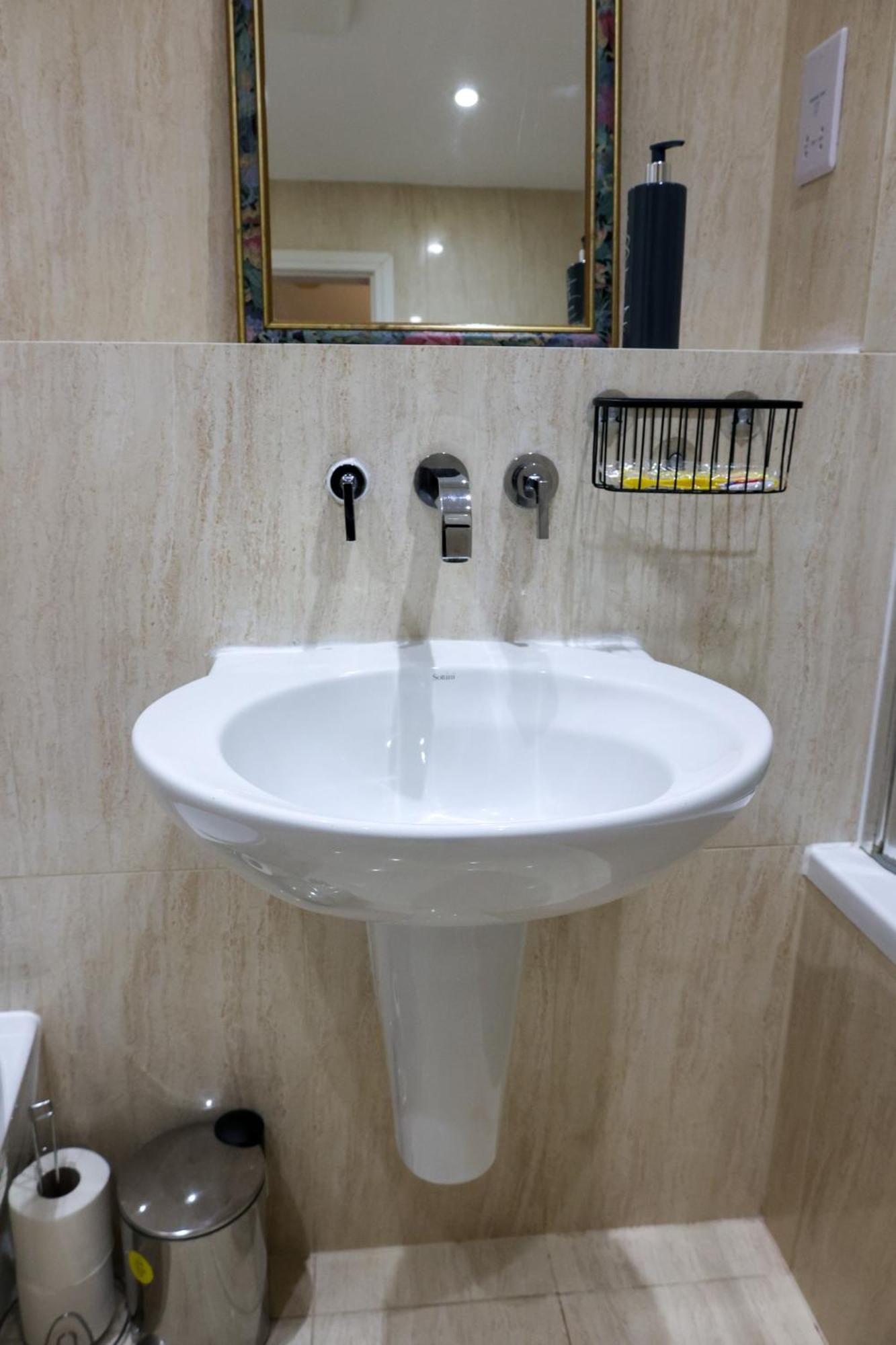 Centrally Located 1Br Apt Near Edg Cricket, University Of Bham, Priory Hospital & Cannon Hill Park Birmingham Kültér fotó