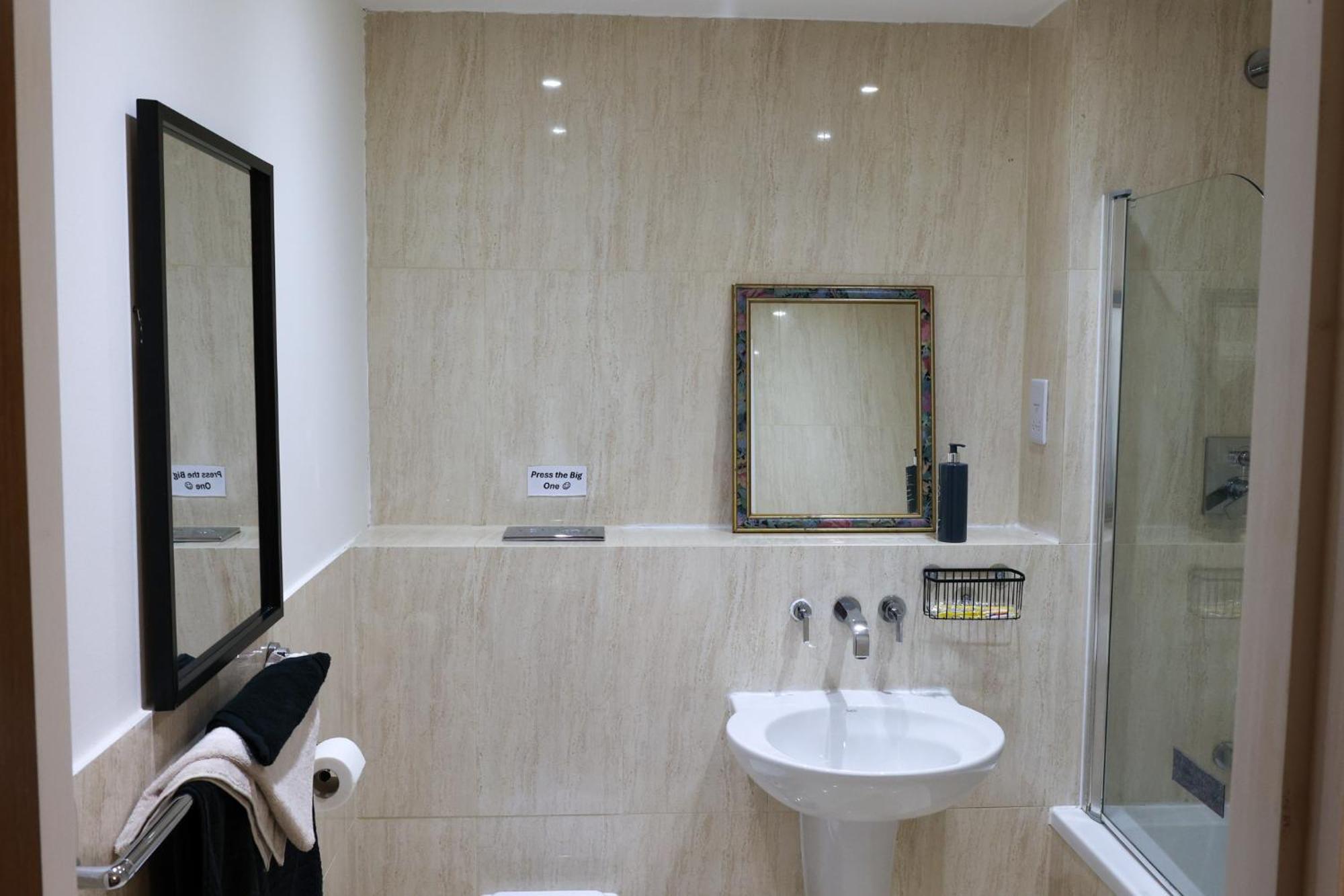 Centrally Located 1Br Apt Near Edg Cricket, University Of Bham, Priory Hospital & Cannon Hill Park Birmingham Kültér fotó